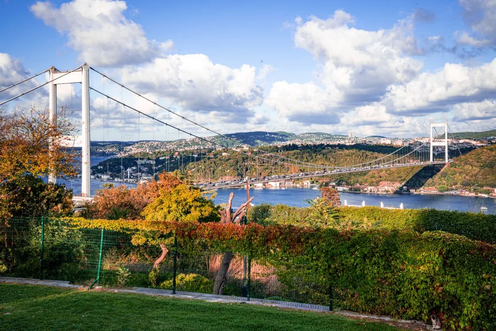 Boğaz ve köprüleriyle İstanbul manzarası